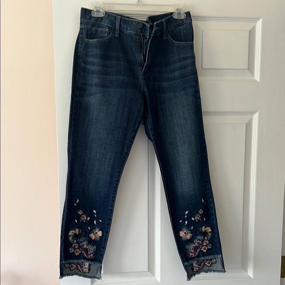 Adorable Laurie Felt frayed floral ankle jeans